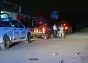 Sujetos armados lo emboscaron a unos metros de la ruta hacia la UNSIS cuando viajaba en su motocicleta; de forma casi simultánea, la violencia sacudió a Ocotlán de Morelos con otra ejecución en el conocido puente naranja.