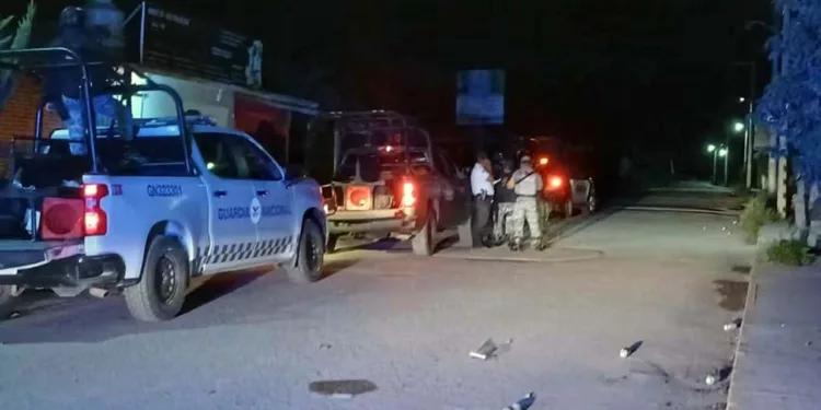 Sujetos armados lo emboscaron a unos metros de la ruta hacia la UNSIS cuando viajaba en su motocicleta; de forma casi simultánea, la violencia sacudió a Ocotlán de Morelos con otra ejecución en el conocido puente naranja.
