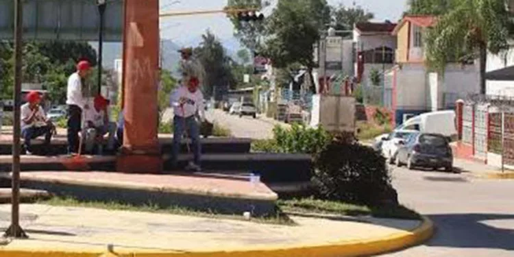 Los dos jóvenes viajaban en una motocicleta Pulsar RS 200 sin placas de circulación.