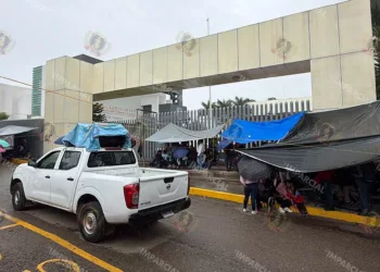 Foto: Adrián Gaytán // La protesta magisterial llegó a inmediaciones del Congreso de Oaxaca.