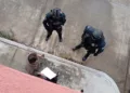 Foto: redes sociales // La “visita” de la policía municipal al domicilio de Horacio Corro.