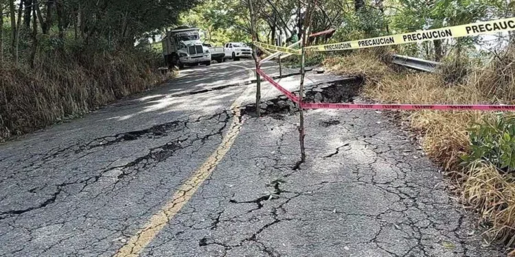 Foto. redes sociales // Las afectaciones en la vía a Huautla.