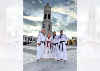 Manuel Jurado Malacara con destacados exponentes de las artes marciales en Tlaxiaco.