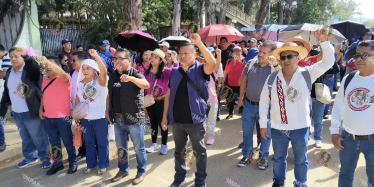 VIDEOS | Magisterio repliega el plantón, pero amenaza con volver a las calles el 19 de octubre