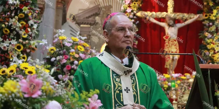 Foto: Adrián Gaytán // Monseñor pidió demostrar el amor y hacer felices a las personas.