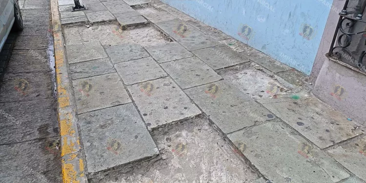 Foto: Lisbeth Mejía // Piden que se agilicen los trabajos y se garantice la seguridad de las y los peatones.