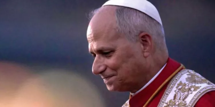 Vaticano reporta evolución favorable del papa León XIV tras cirugía por adenocarcinoma pulmonar