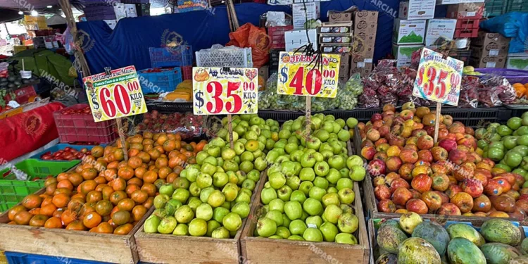 Foto: Adrián Gaytán // Persistente aumento de precios entre frutas y verduras.