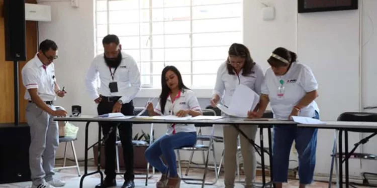 Foto: IEEPCO // Preparación de la papelería electoral, los últimos días de mayo, previo a las votaciones intermedias.
