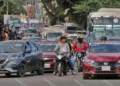 Foto: Adrián Gaytán // Saturación de vehículos y falta de políticas públicas para la movilidad llevan a oaxaqueños a perder horas de su vida en el tráfico vehicular.
