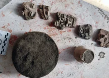 Se recuperaron 38 bienes, la mayoría de cerámica, entre ellos nueve copas y 16 fragmentos de figurillas antropomorfas femeninas.