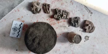 Se recuperaron 38 bienes, la mayoría de cerámica, entre ellos nueve copas y 16 fragmentos de figurillas antropomorfas femeninas.