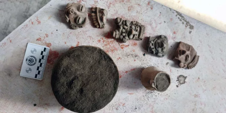 Se recuperaron 38 bienes, la mayoría de cerámica, entre ellos nueve copas y 16 fragmentos de figurillas antropomorfas femeninas.