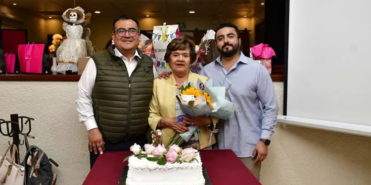 Fotos: Ruben Morales // Soledad Osogobio celebró su cumpleaños acompañada de su hijo, Ignacio García, y su nieto, Ignacio García López.