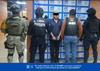 Taxista habría arrollado y arrastrado 80 metros a motociclista en Huajuapan; ya fue detenido