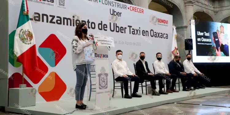 Foto: Archivo El Imparcial // Testimonio de que ya operaba Uber en Oaxaca. Hasta ceremonia oficial hubo.