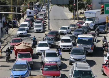 ¿Cuánto tiempo y dinero te cuesta el tráfico en México? El alarmante reporte del IMCO