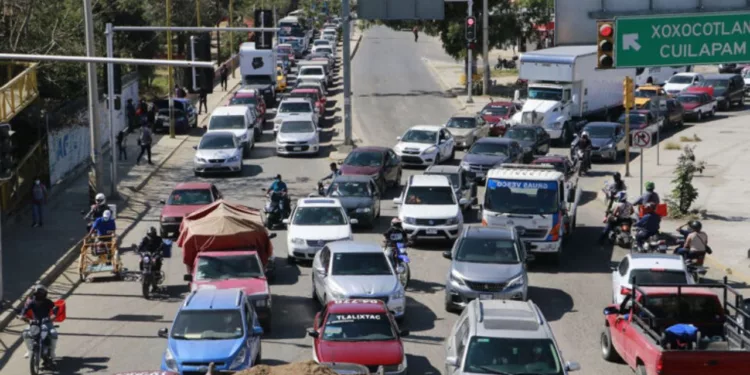 ¿Cuánto tiempo y dinero te cuesta el tráfico en México? El alarmante reporte del IMCO