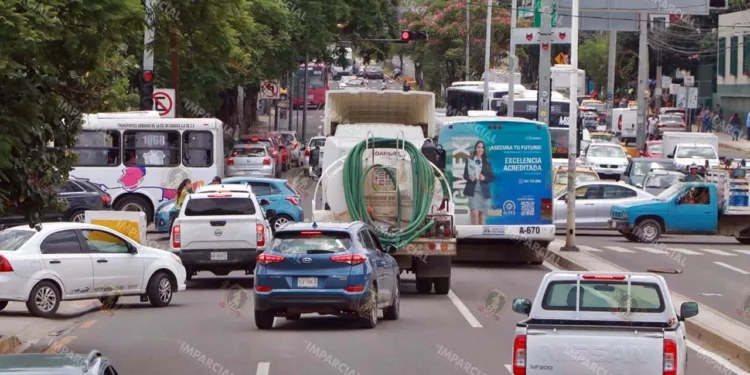 Un ciudadano pierde 175 horas de su vida en el tránsito vehicular en un año.