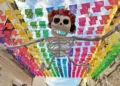 Foto: Adrián Gaytán // Una millonaria calavera en el Andador Turístico Macedonio Alcalá.