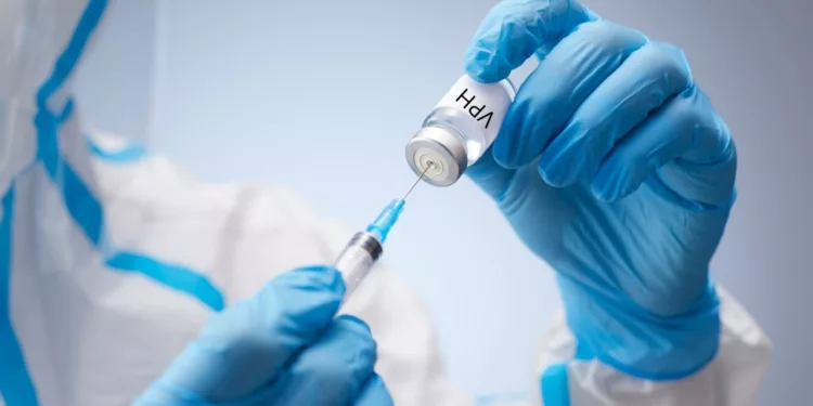 La OMS sugiere aplicar la vacuna contra el VPH a niñas desde los 4 años para prevenir el cáncer de cuello uterino