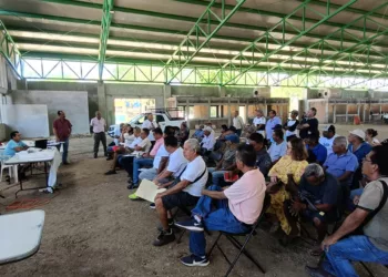 Pochutla revisa su Estatuto Comunal después de 25 años; superficie de tierras abre debate