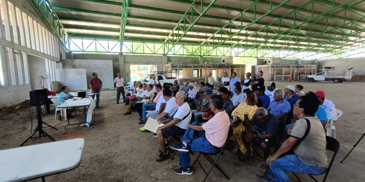 Pochutla revisa su Estatuto Comunal después de 25 años; superficie de tierras abre debate