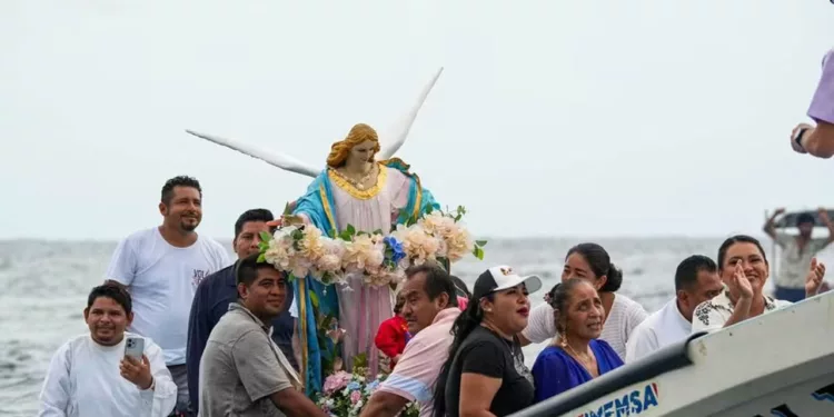 Puerto Ángel celebra al Santo Ángel Custodio entre fe, mar y tradición