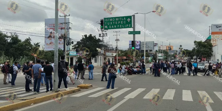 Reactiva bloqueos S-22 en importantes cruceros