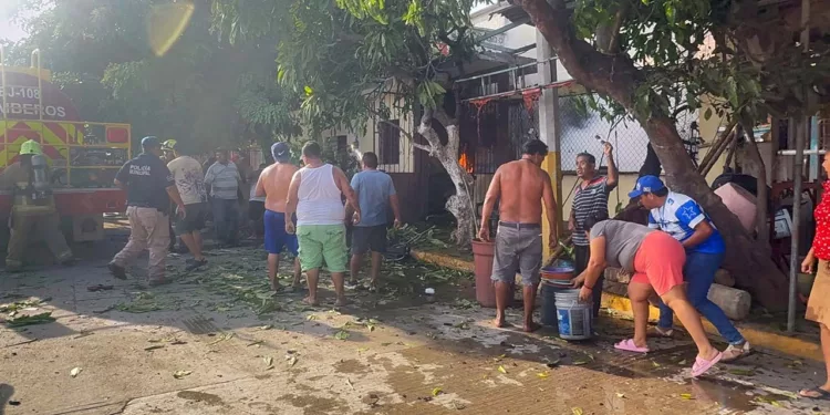 Explosión en vivienda utilizada como cuetería deja dos lesionadas en Juchitán