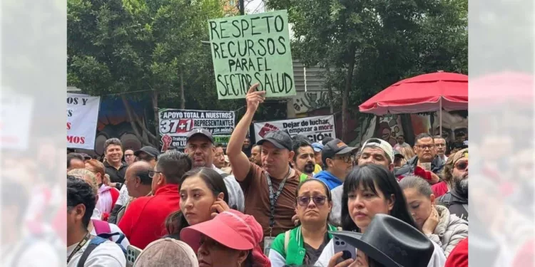 Protesta nacional por crisis de insumos y desabasto en el IMSS