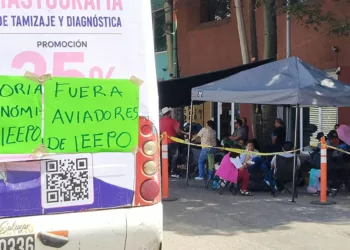 Regresan en protesta profesores jubilados; exigen salida de aviadores del IEEPO