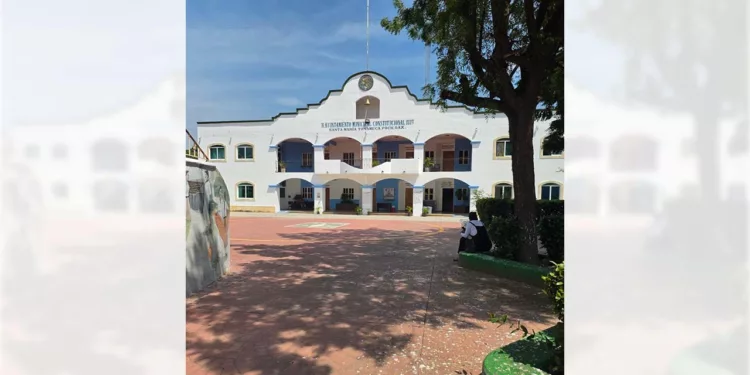 Palacio Municipal, vacío.