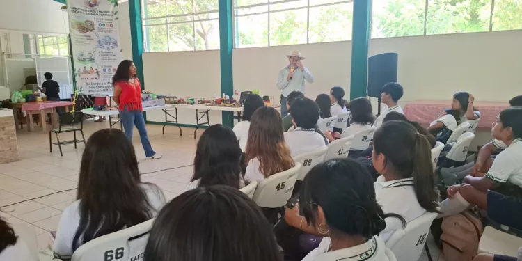 CBTa 37 celebra 52 años formando generaciones en San Pedro Pochutla