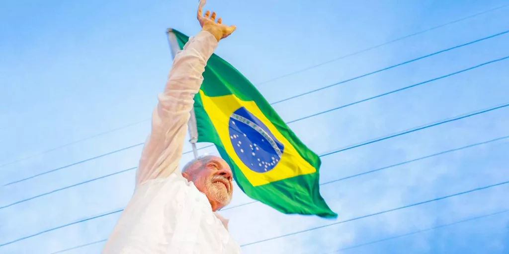 Remonta Lula y gana la presidencia en Brasil