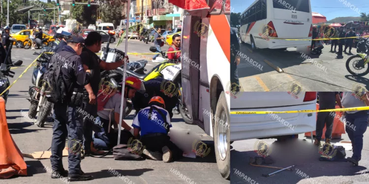 ¡Camión urbano arrolla a adulto mayor en el Mercado de Abasto! Lo trasladan de urgencia al hospital
