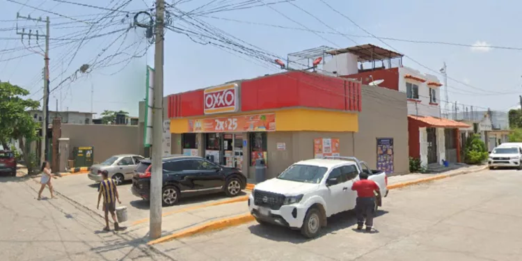 ¡Otra vez el miedo en un Oxxo! Armados asaltan tienda y amenazan de muerte a empleados en Juchitán