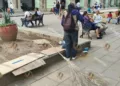 Se va el plantón, queda la basura: el Zócalo de Oaxaca amanece entre cartones y desechos