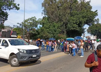 Bloquea Sección 22 Símbolos Patrios en memoria de Alejandro García Hernández asesinado hace 20 años en barricada