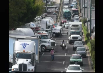 Paro de transportistas continúa este martes; reportan cierre en la carretera Tehuacán-Oaxaca