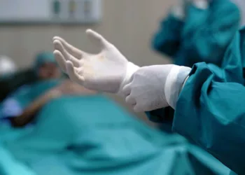 Aumentan hospitales públicos cifra de cirugías, bajan en privados