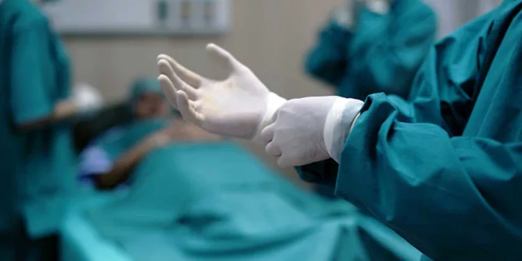 Aumentan hospitales públicos cifra de cirugías, bajan en privados