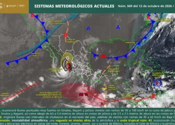 Oaxaca enfrenta riesgo de inundaciones y deslaves por lluvias; alertan por niebla y oleaje elevado