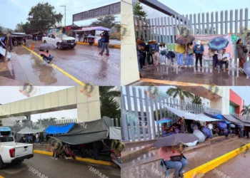VIDEO | ¡Ni la lluvia los mueve! Maestros mantienen bloqueado el Congreso de Oaxaca
