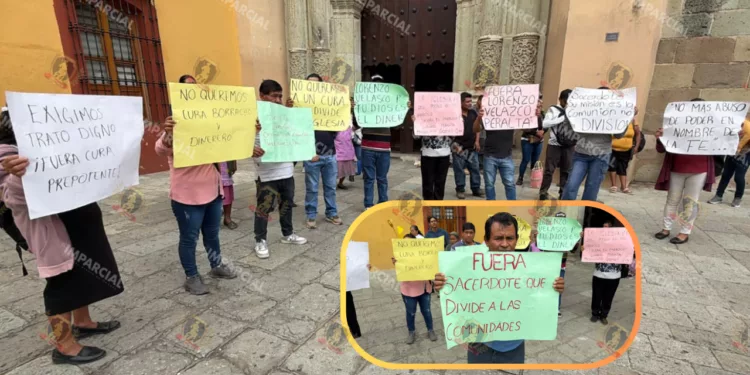 La fe, bajo la tormenta: protestan en Oaxaca contra párroco por presuntos abusos en su función