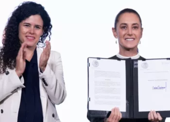 ¡Redes sociales bajo la lupa! Sheinbaum firma decreto para frenar violencia y contenido sexual contra menores