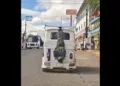 VIDEO | ¿Humor de Día de Muertos o burla a la violencia? Mototaxi con adorno de “cuerpo embolsado” divide opiniones en Oaxaca