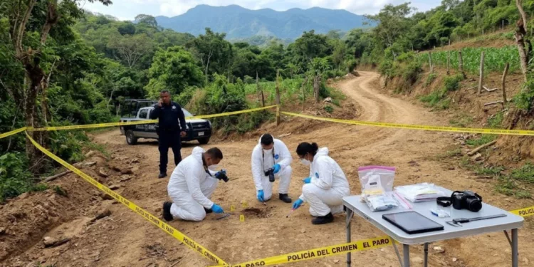 ¡Emboscada mortal en Jalapa de Díaz! Asesinan a un hombre a machetazos y balazos; su sobrino queda grave