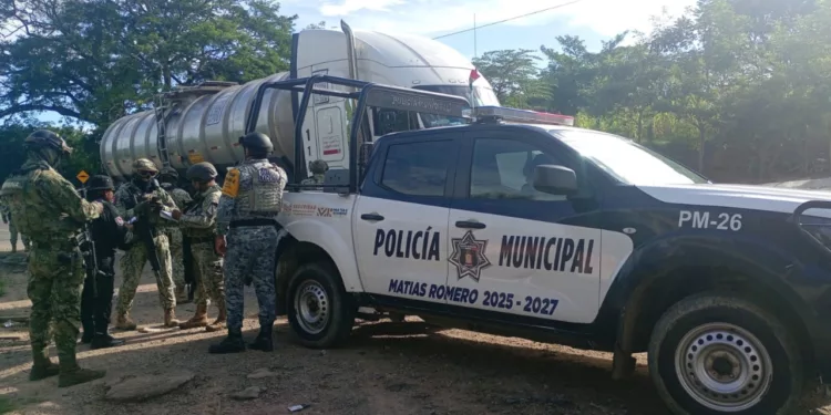 Aseguran pipa con hidrocarburo y detienen a un hombre en el Istmo