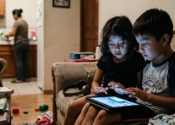 Niñas y niños en riesgo en internet: retirar contenido no basta para frenar la violencia digital en México